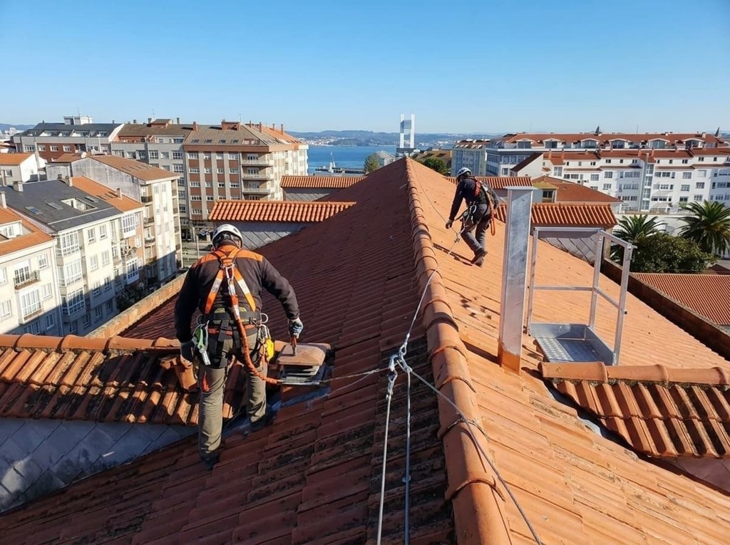 Foto 1 Barandillas y líneas de vida en A Coruña para trabajos en altura