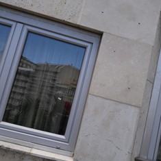 COLOCACIÓN Y FIJACIÓN DE PIEZAS DE PIEDRA EN FACHADA