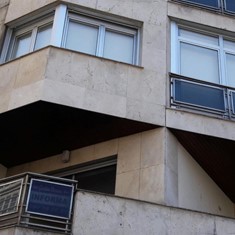 COLOCACIÓN Y FIJACIÓN DE PIEZAS DE PIEDRA EN FACHADA