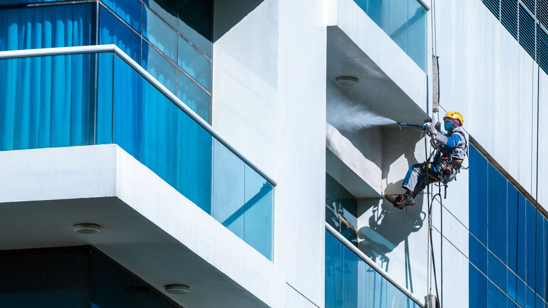 ¿Necesita un presupuesto para trabajos en altura en A Coruña?