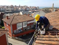 Limpieza y mantenimiento de canalones en A Coruña