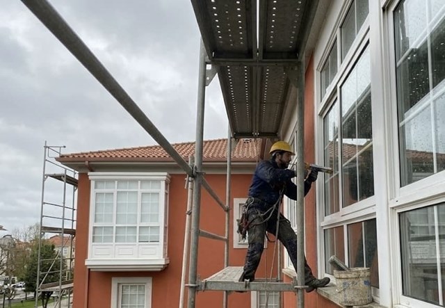 Sellados de galerías en A Coruña: protege tu fachada del agua - Imagen 1