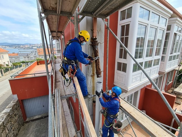 Sustitución de bajantes pluviales en A Coruña