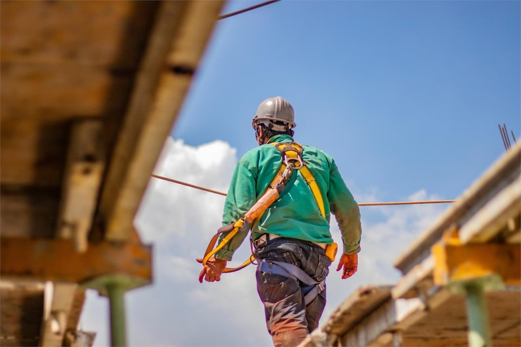 Trabajos verticales para limpieza de edificios